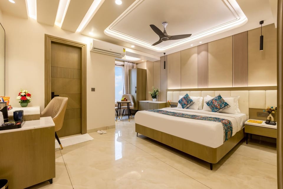 Photo of the whole room, Bedroom