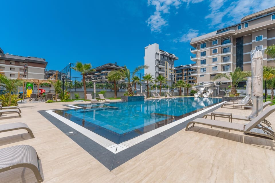 Swimming pool, sunbed