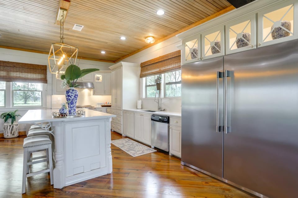 1 Mi to the River! Relaxing Lake-View Oasis House in False River