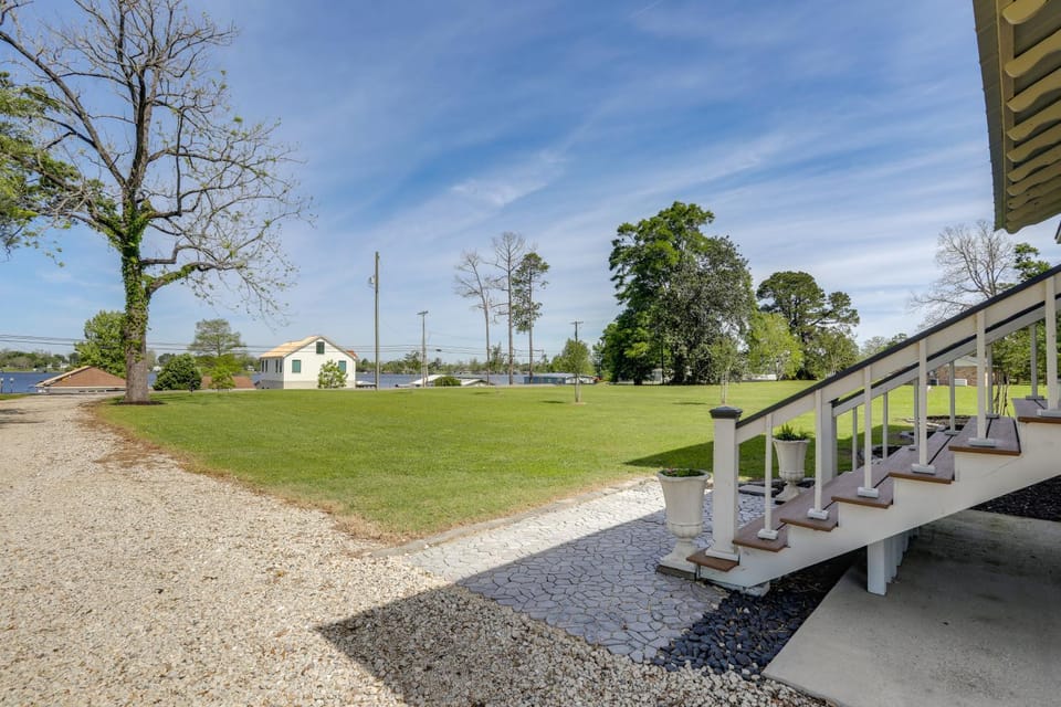 1 Mi to the River! Relaxing Lake-View Oasis House in False River
