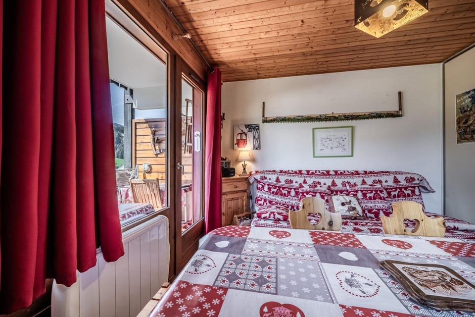 Property building, Living room, Bedroom