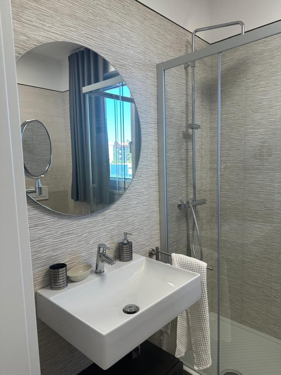 Shower, Bathroom, towels