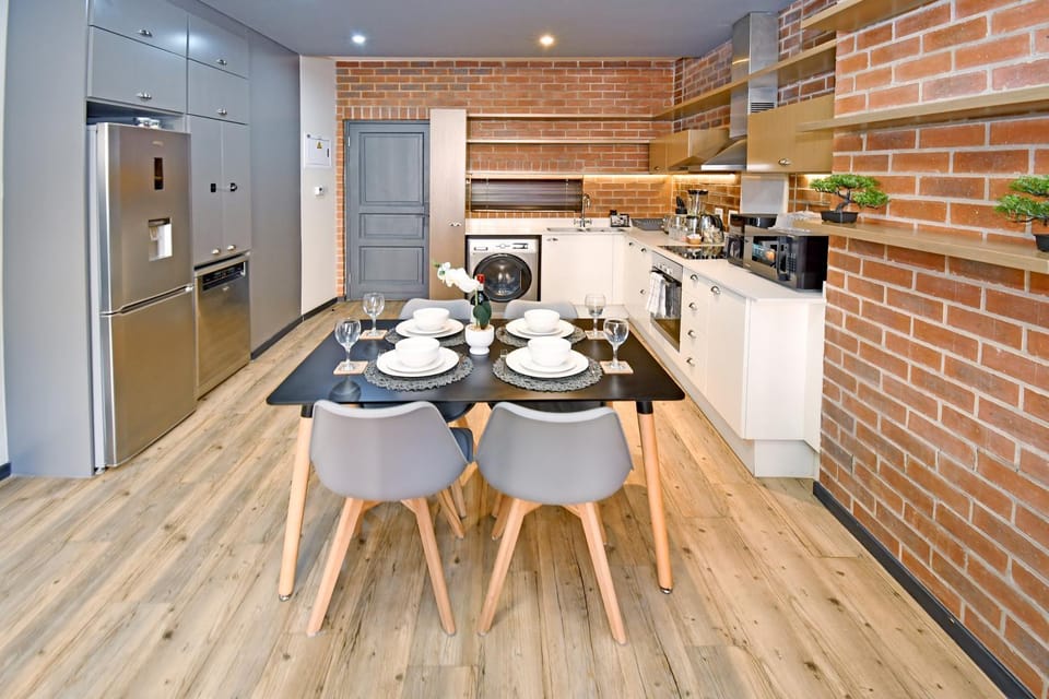 Kitchen or kitchenette, Seating area, Dining area