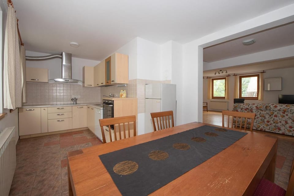 Dining area, kitchen