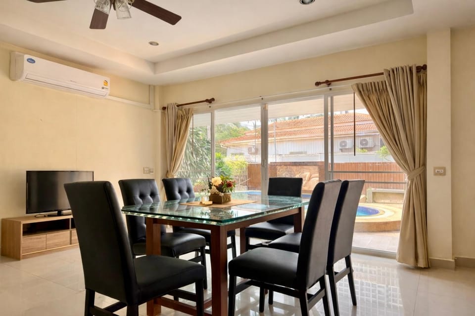 Restaurant/places to eat, Communal lounge/ TV room