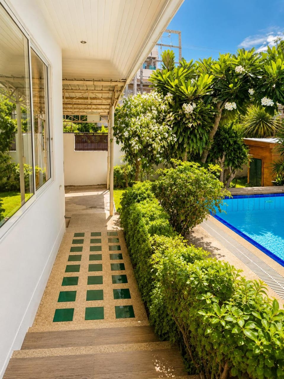 Swimming pool