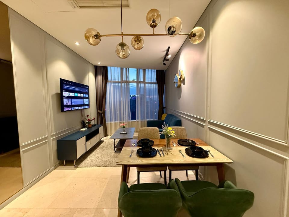 Bed, TV and multimedia, Living room, Photo of the whole room, Seating area, Dining area, Bedroom, hair dresser