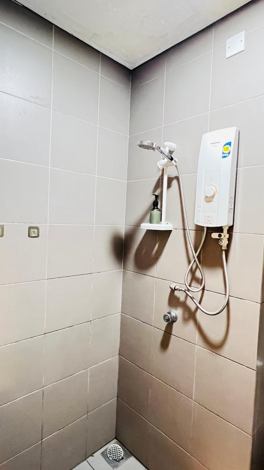 Shower, Toilet