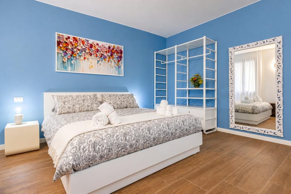 Bed, Photo of the whole room, Bedroom