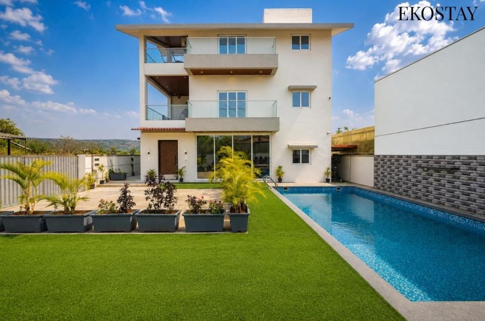 Property building, Spring, Day, Garden, Garden view, Pool view, Swimming pool, sunbed