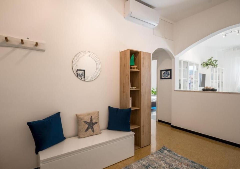 Da Zio Piero-parcheggio a pagamento a 20,00 euro al giorno Apartment in Rapallo