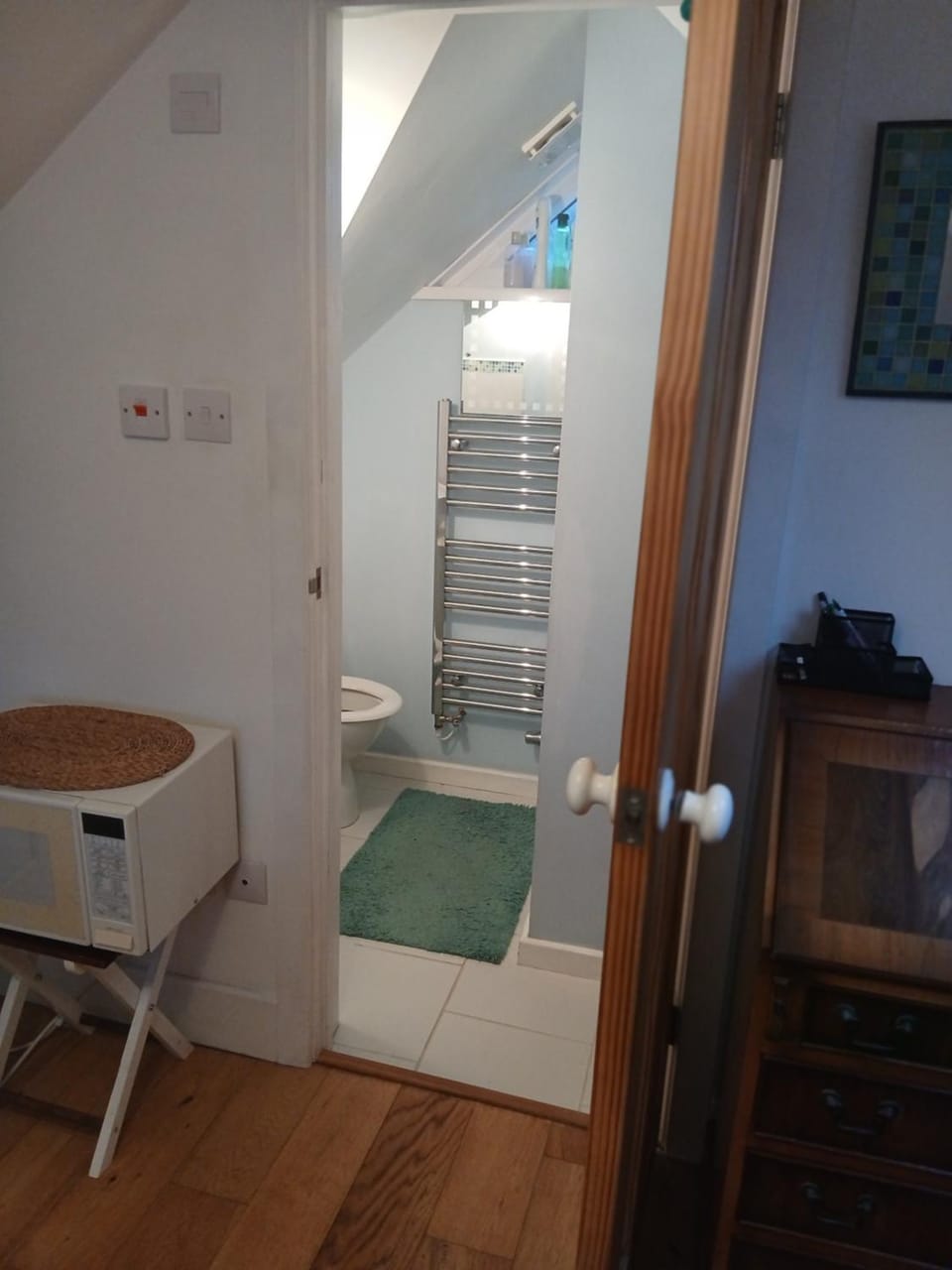 Spacious, pretty double room with ensuite near sea Bed and Breakfast in Bournemouth