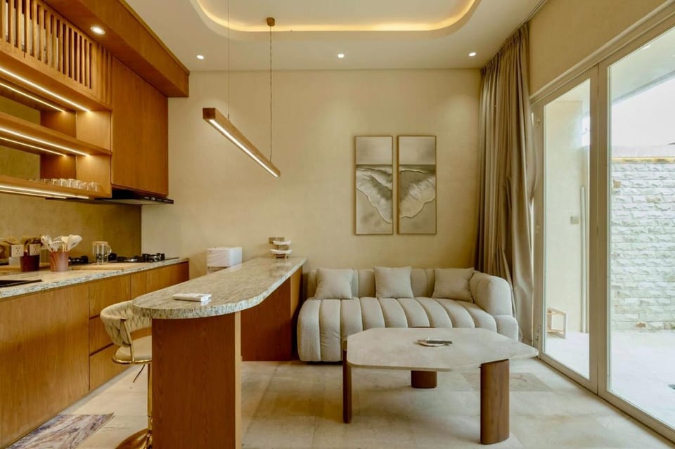Kitchen or kitchenette, Living room, Seating area, Dining area