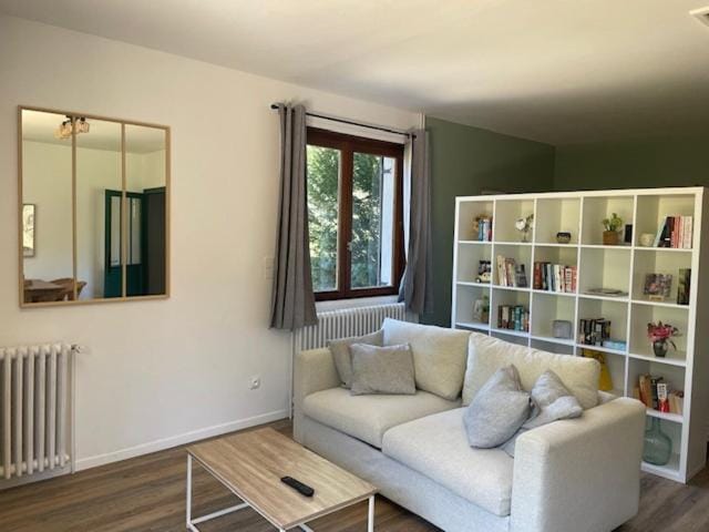 Library, Living room, internet