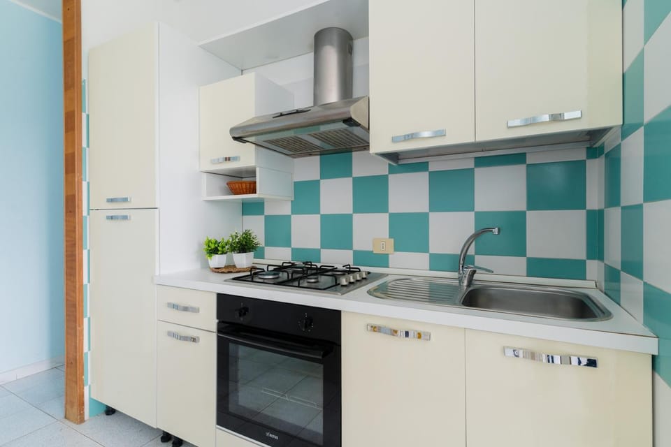 Kitchen or kitchenette, Living room