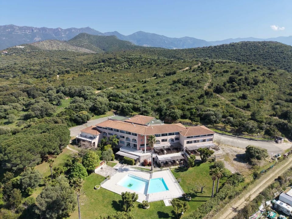 Property building, Bird's eye view, Swimming pool