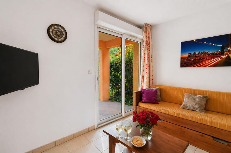 T3 chaleureux avec terrasse, piscine et parking Apartment in Occitanie