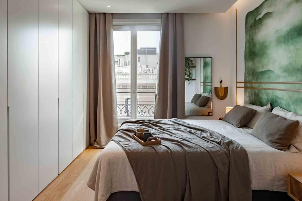 Bed, towels