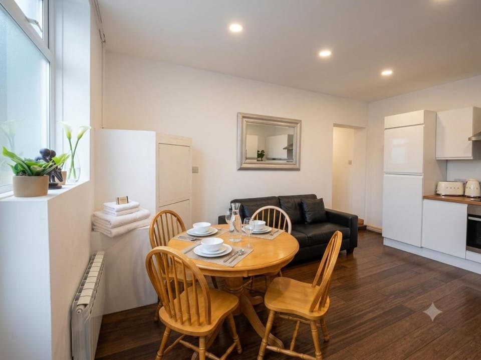 HM Coast Guest Newhaven Apartment in Lewes District