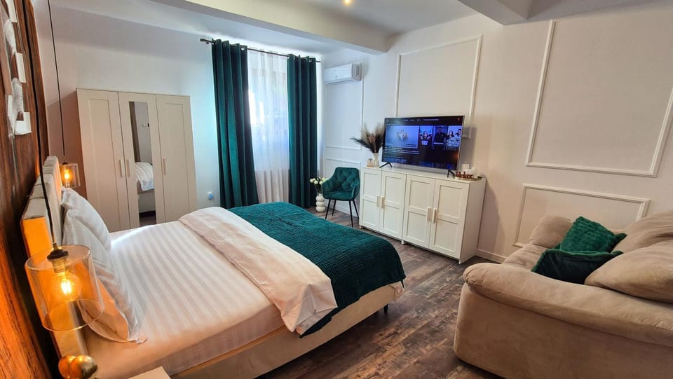 Bed, TV and multimedia, Bedroom, wardrobe