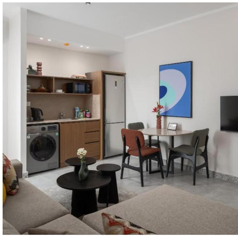 Kitchen or kitchenette, Living room, Seating area, Dining area, washing machine