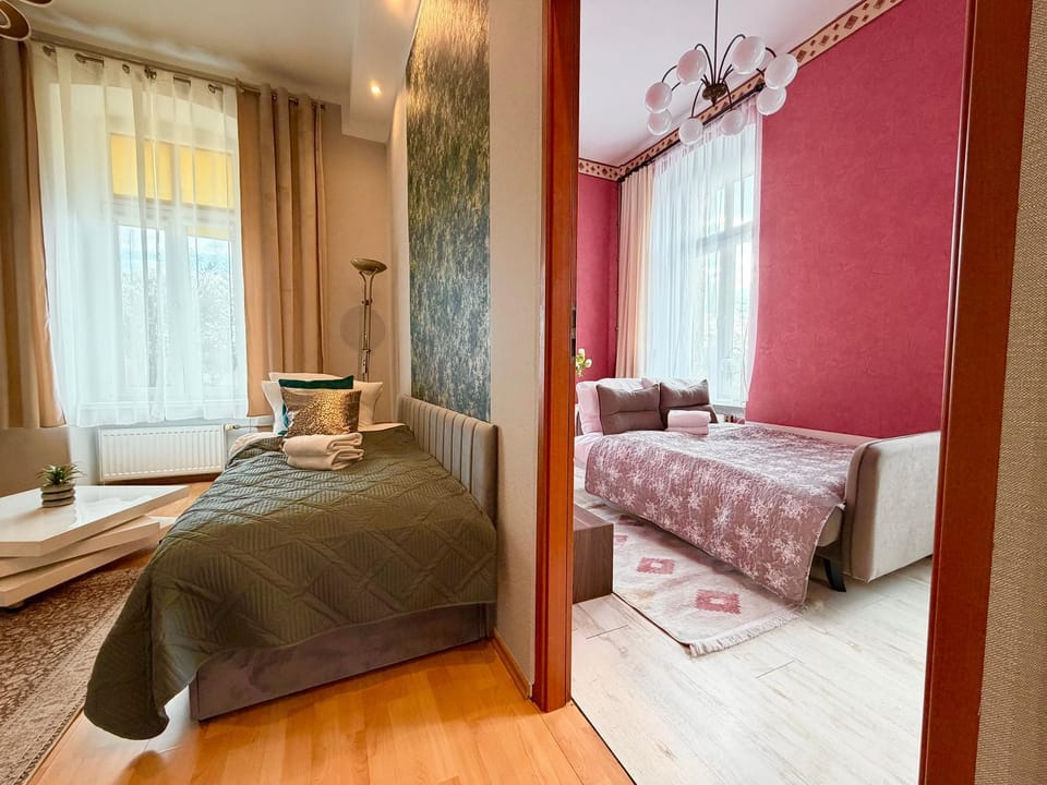 Photo of the whole room, Bedroom