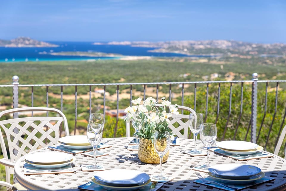 Itadhome - "Vista Paradiso", Exclusive Villa con vista su Arcipelago Maddalena, vicino al mare Villa in Sardinia