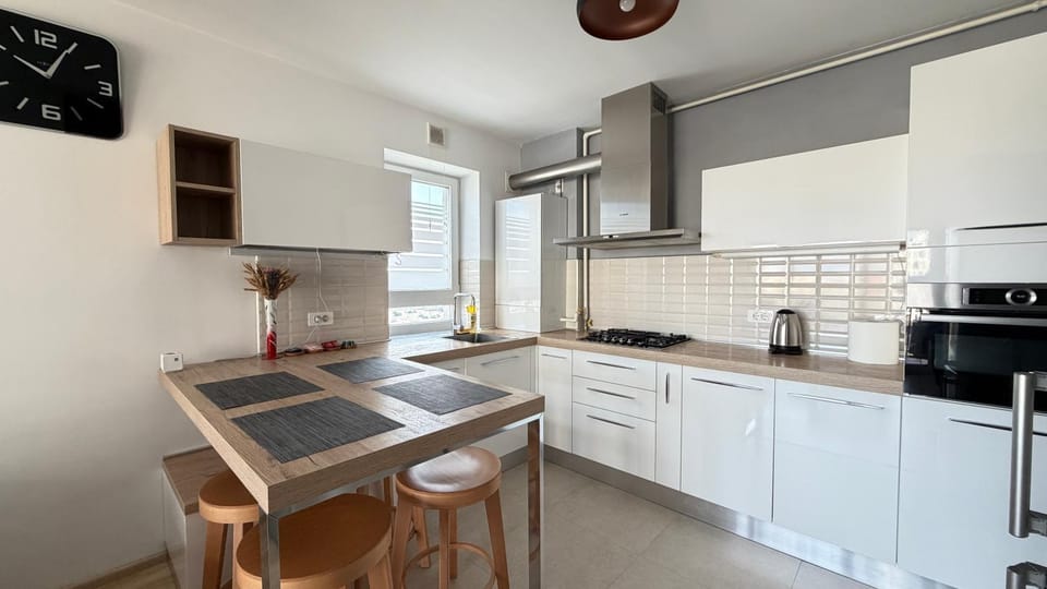 Dining area, kitchen