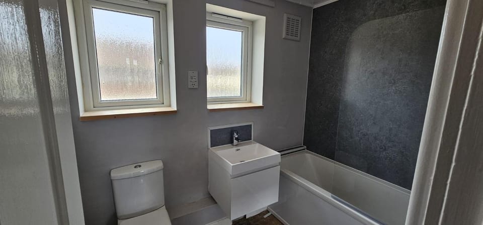 House Sleeps 10 with Garden and Pets Welcome House in Wallasey