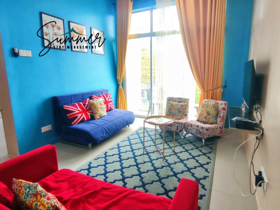 Communal lounge/ TV room, Activities, TV and multimedia, Living room, Seating area, Diving, Evening entertainment