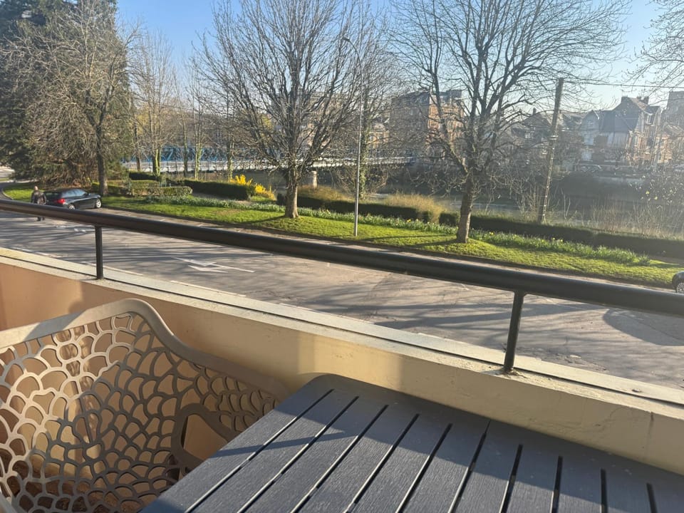 Property building, Balcony/Terrace, Parking