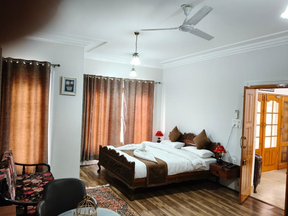 Gulberg Cottage - Family & Couple Rooms Near Srinagar Airport Vacation rental in India