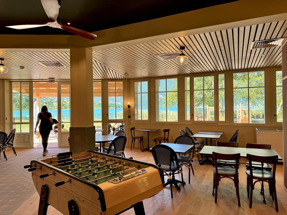 Restaurant/places to eat, Communal lounge/ TV room