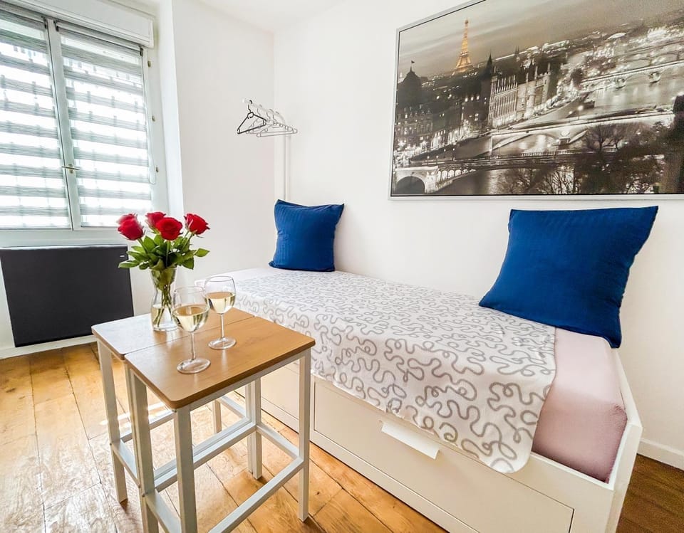 Studio cosy et lumineux, quartier canal St Martin Apartment in Paris
