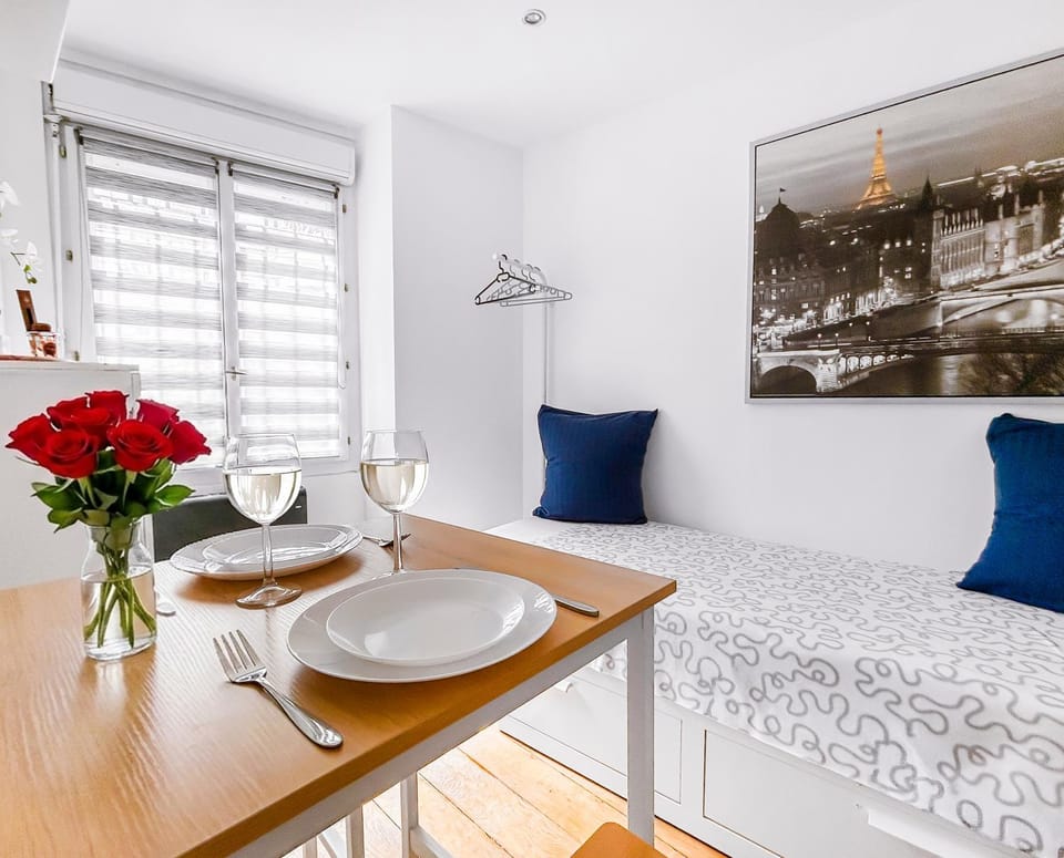 Studio cosy et lumineux, quartier canal St Martin Apartment in Paris
