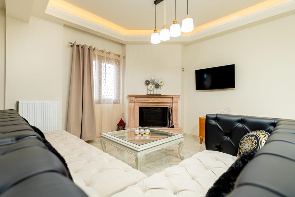 TV and multimedia, Living room, Seating area, fireplace
