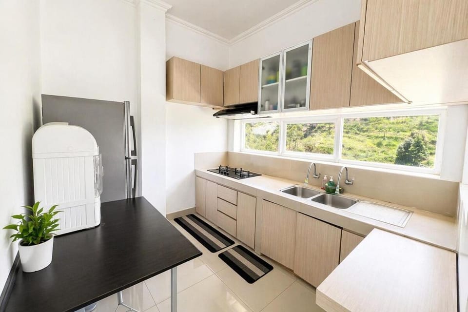 Cozy Hillside Home in Lembang Facility Billiards, Ping-Pong, BBQ Villa in Parongpong