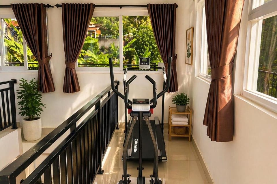 Cozy Hillside Home in Lembang Facility Billiards, Ping-Pong, BBQ Villa in Parongpong
