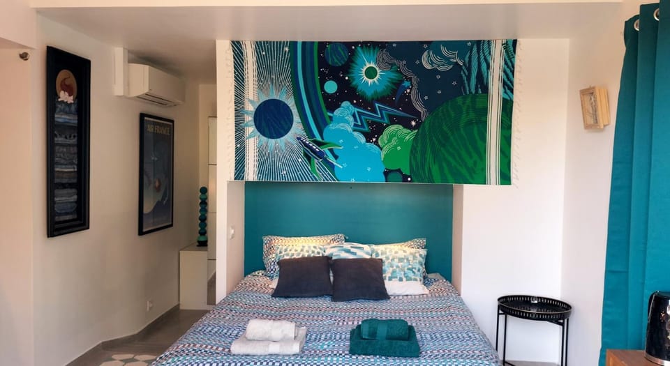 Bed, Photo of the whole room, Bedroom