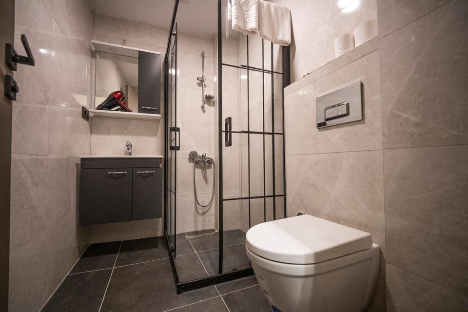 Shower, bidet, towels