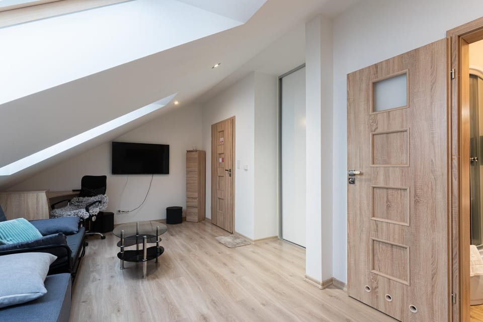 Communal lounge/ TV room, TV and multimedia, Seating area, Evening entertainment, wardrobe