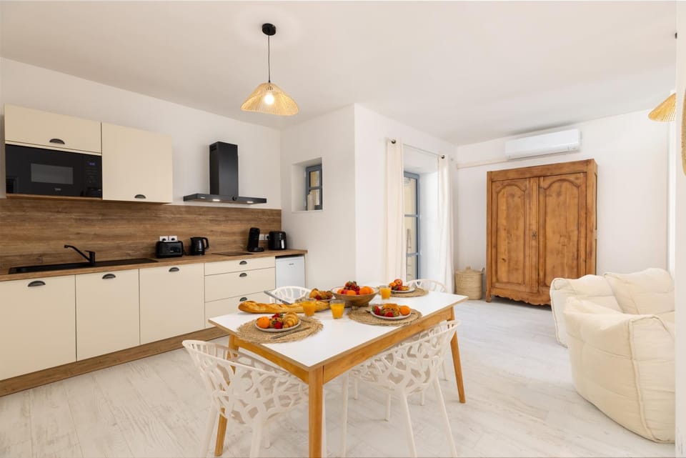 Kitchen or kitchenette, Living room, Dining area, stove, toaster, kitchen