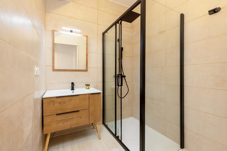 Shower, Bathroom