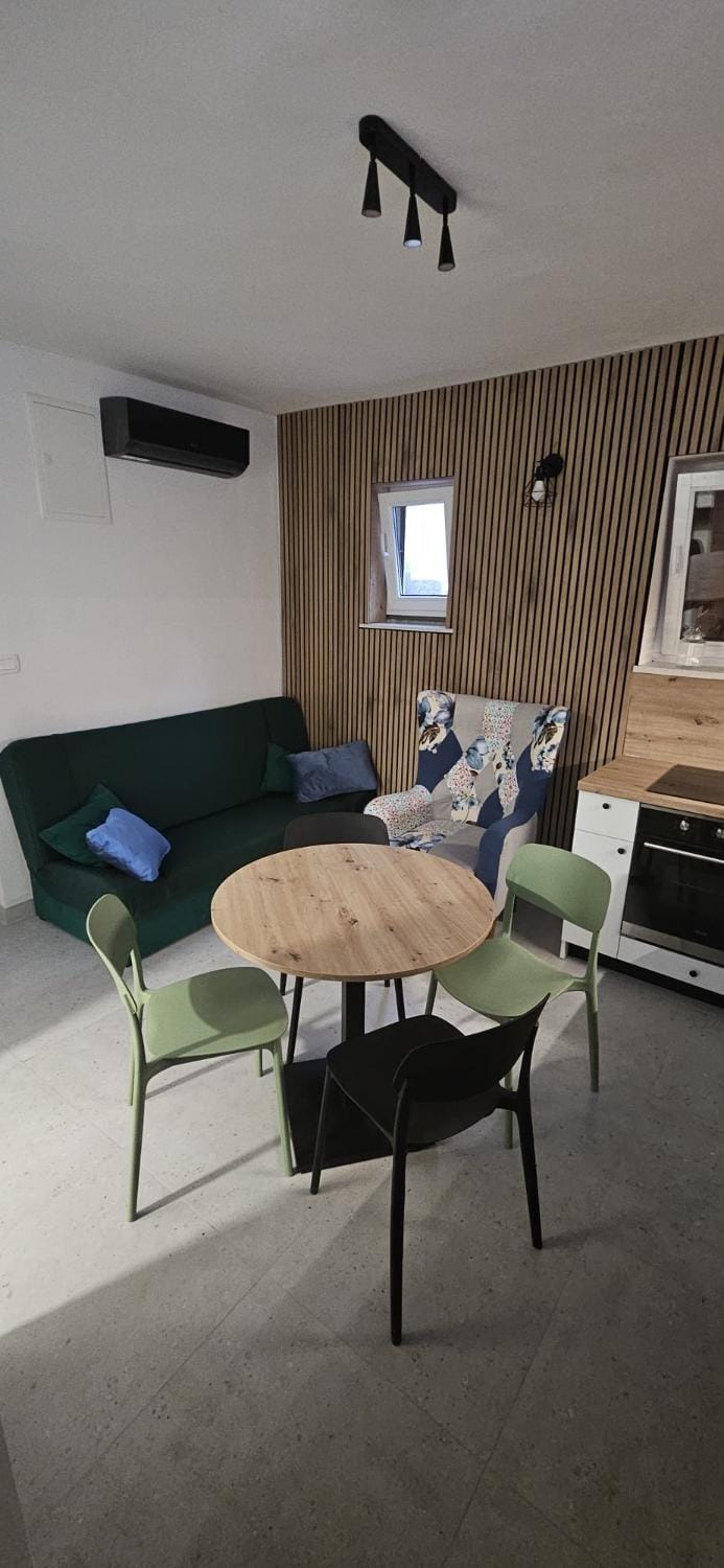Living room, Seating area, Dining area, air conditioner
