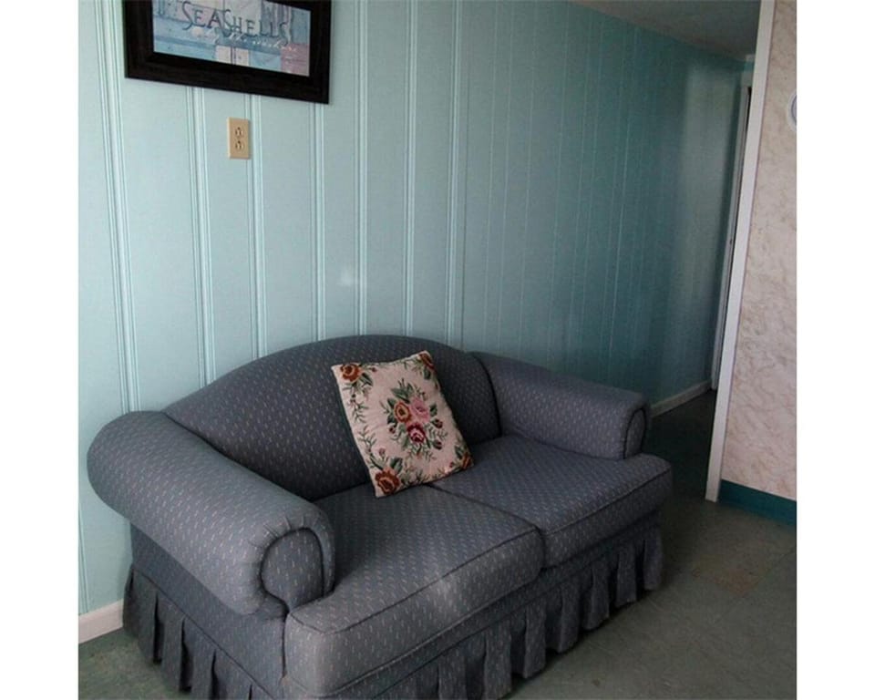 Timeless Oceanfront Cottage Steps to Shore in North Truro, Massachusetts House in North Truro