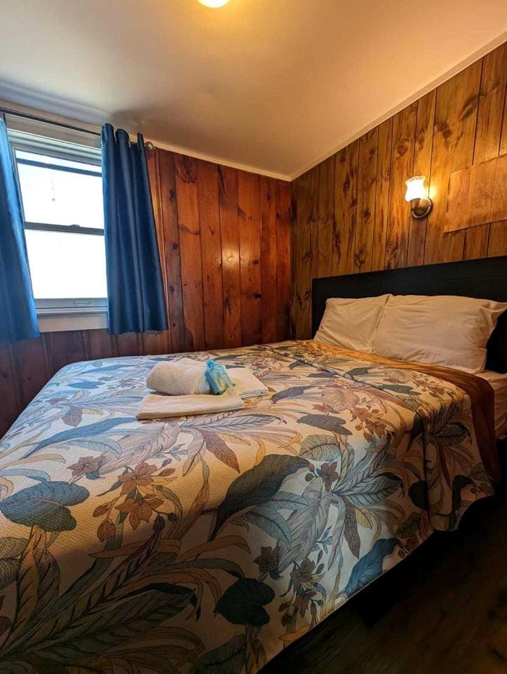 Private Beach Access From Your Oceanfront Cottage Stay in North Truro, Massachusetts House in North Truro
