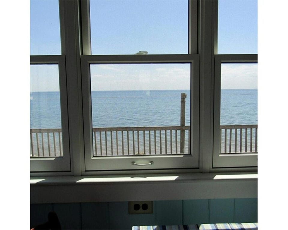 Recharge by the Ocean in Total Tranquility in North Truro, Massachusetts House in North Truro