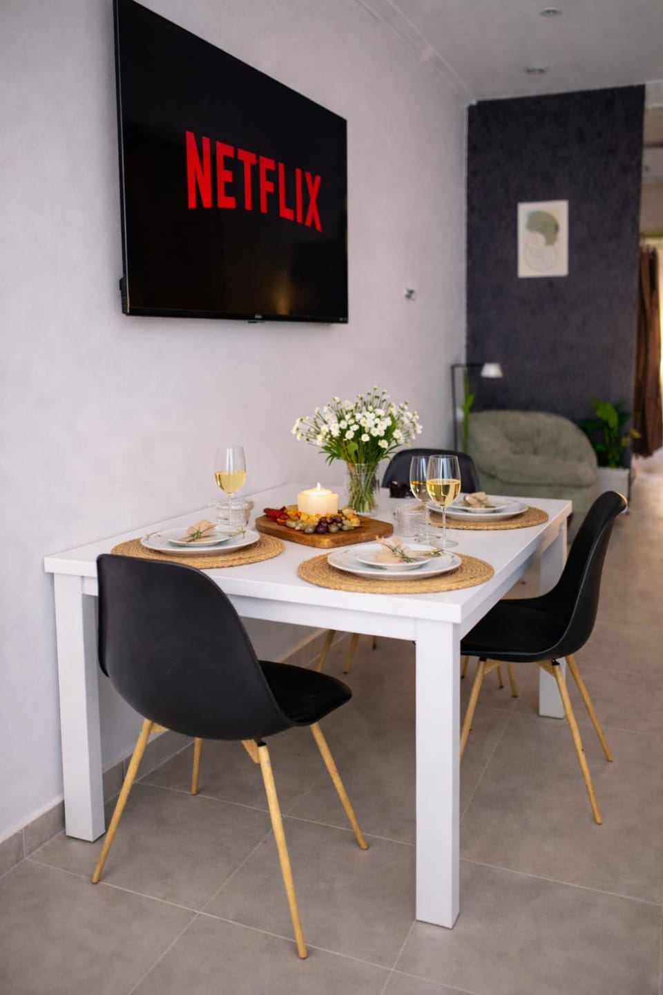 TV and multimedia, Seating area, Dining area