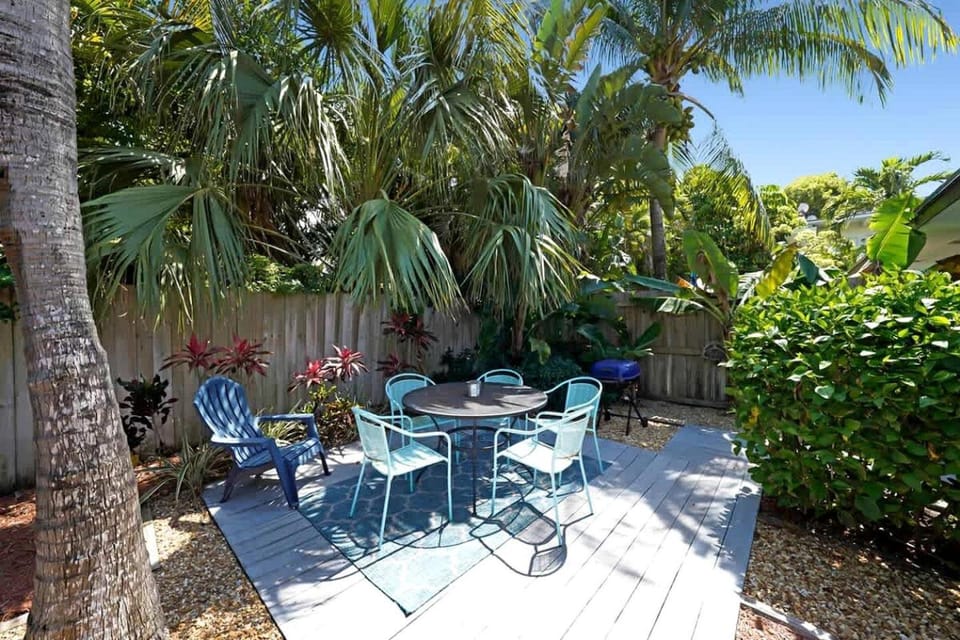Charming Coastal Retreat with Private Courtyard Near Beach & Dining in West Palm Beach, Florida House in Riviera Beach