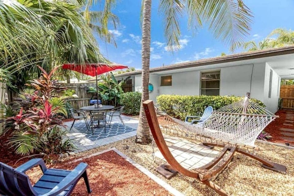 Charming Coastal Retreat with Private Courtyard Near Beach & Dining in West Palm Beach, Florida House in Riviera Beach